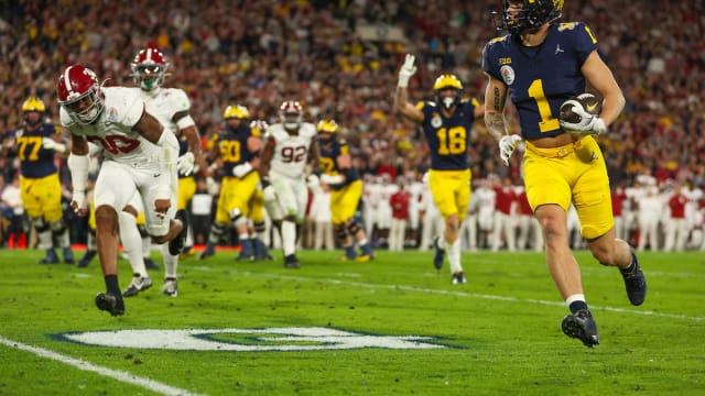 Blake Corum scores touchdown in Rose Bowl